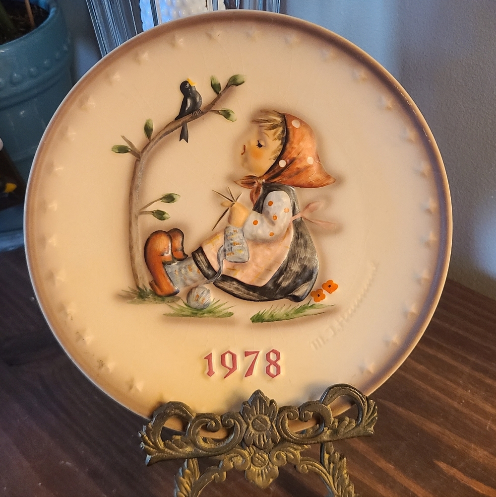 Goebel M.J. Hummel 1978 Annual 7-1/2" Plate Happy Pastime